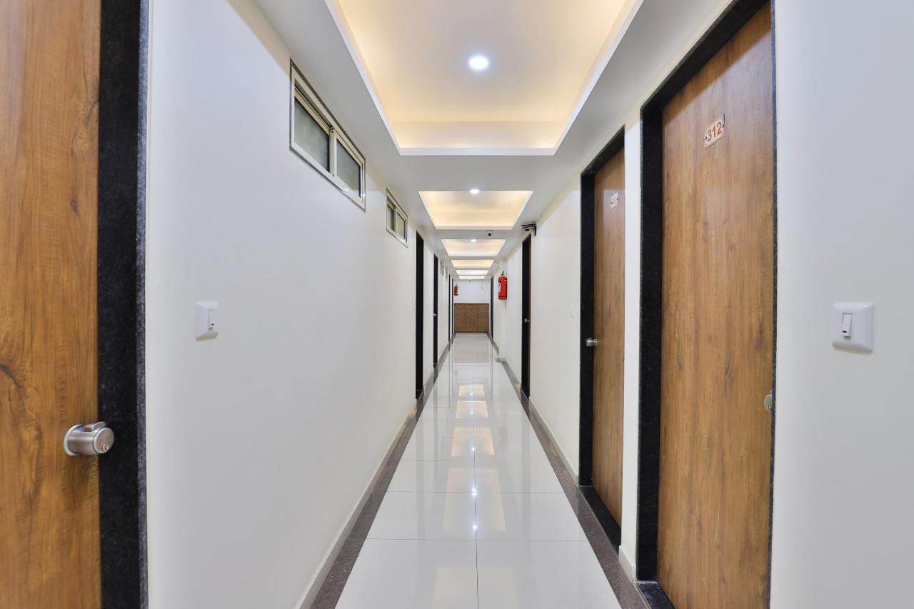 Oyo 25009 Hotel Crystal Ahmedabad Esterno foto