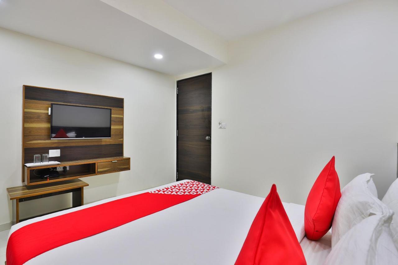 Oyo 25009 Hotel Crystal Ahmedabad Esterno foto