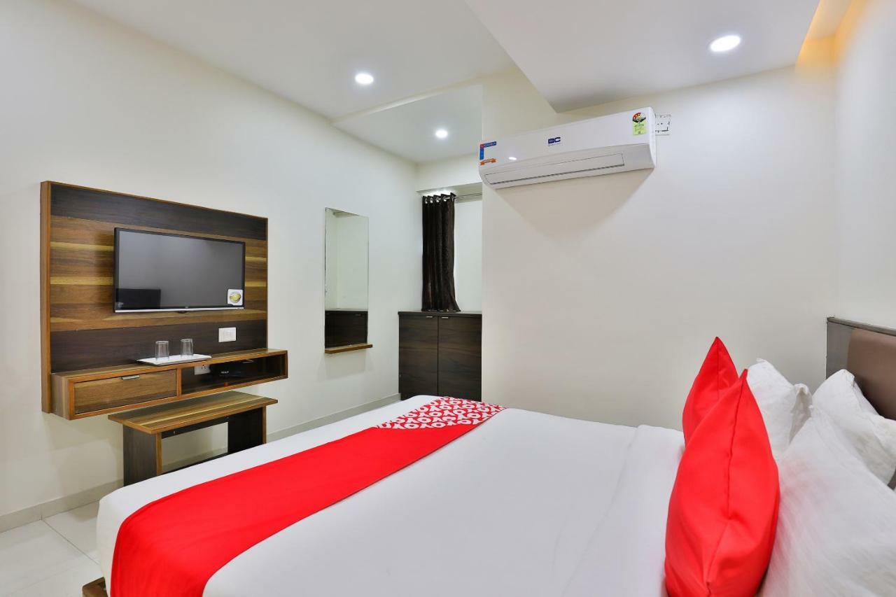 Oyo 25009 Hotel Crystal Ahmedabad Esterno foto