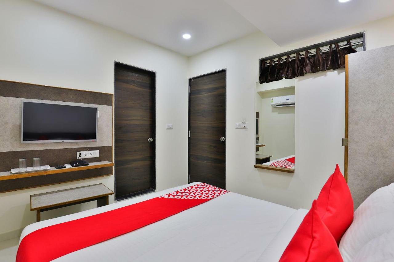 Oyo 25009 Hotel Crystal Ahmedabad Esterno foto